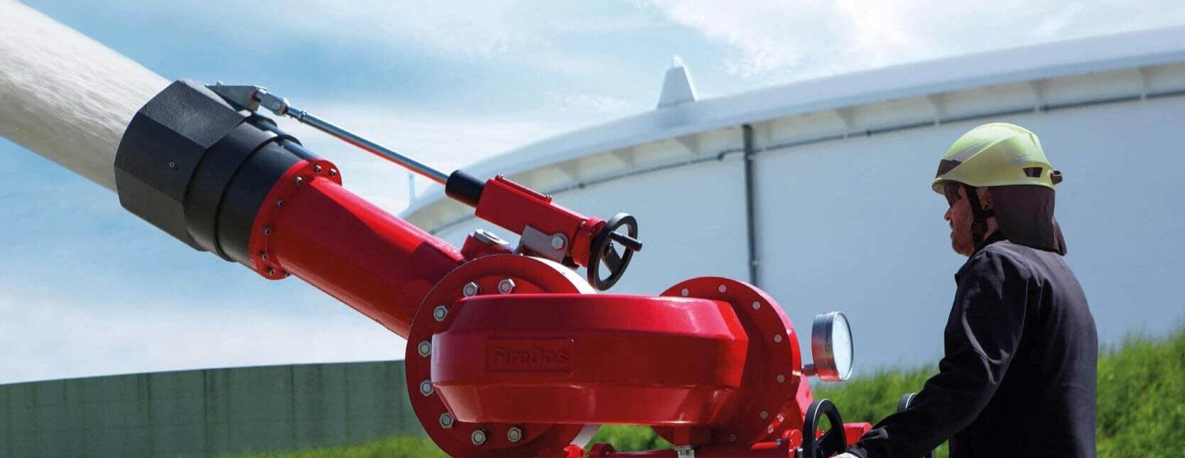 FireDos monitor extinguishing at a tank farm